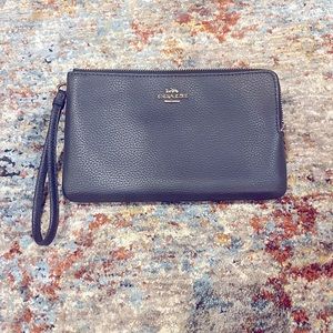 💙Navy Double Zip Authentic Coach Wristlet💙